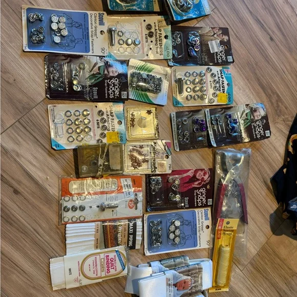 Assorted Snap Fasteners Collection - Picture 1 of 4